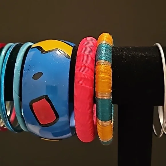 Lot of 21 Assorted Bangles - 7.5" inner circumference - Picture 3 of 5